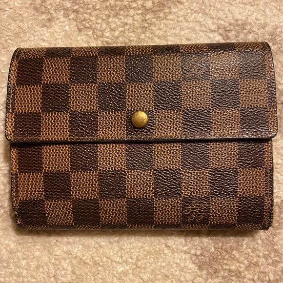 Louis Vuitton damier wallet fair condition, as reflected by the price Authentic. - Picture 1 of 13
